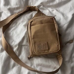 BEIS The sports Sling in Beige